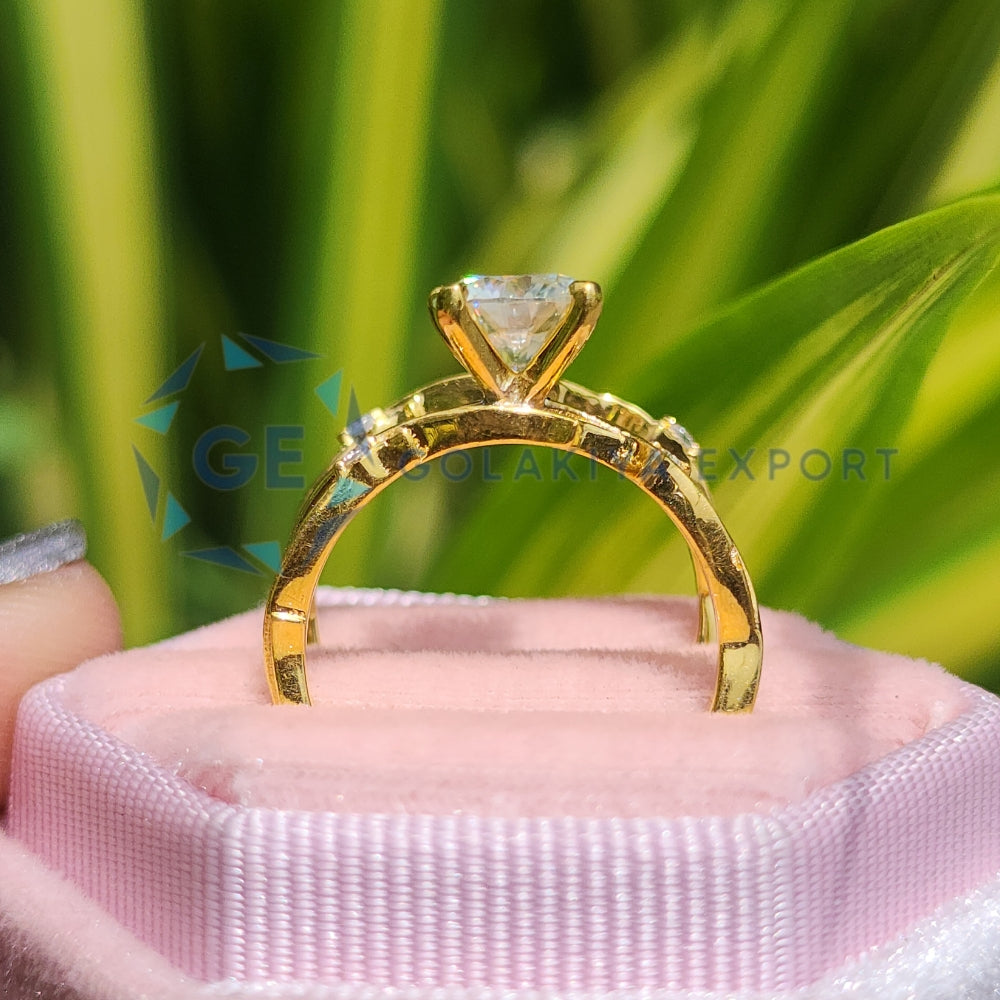 Round Cut Vintage Art Deco Lab Grown Diamond Ring