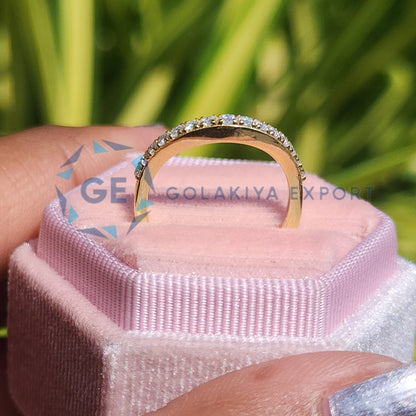 Chevron Style Round Cut Yellow Gold Band