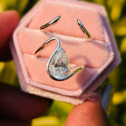 Unique Style Pear Cut Solitaire Wedding Ring Set Lab Grown Diamond Ring Set